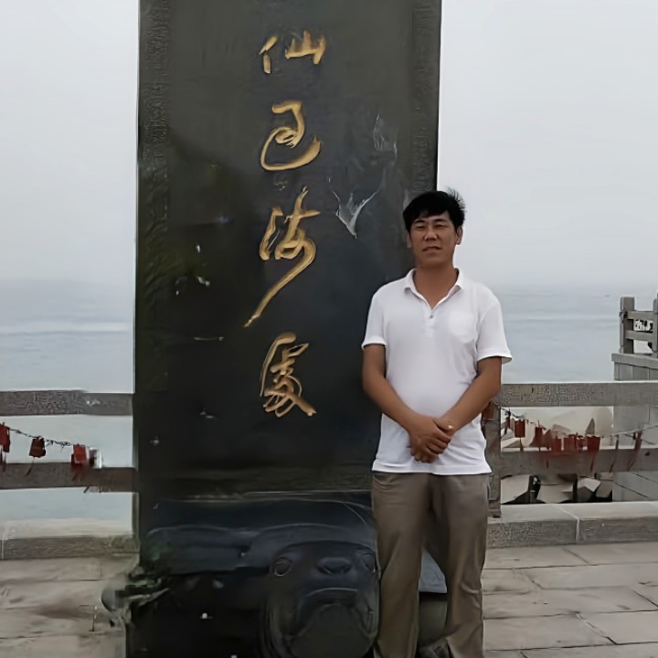 帅哥凝眸个性的照片