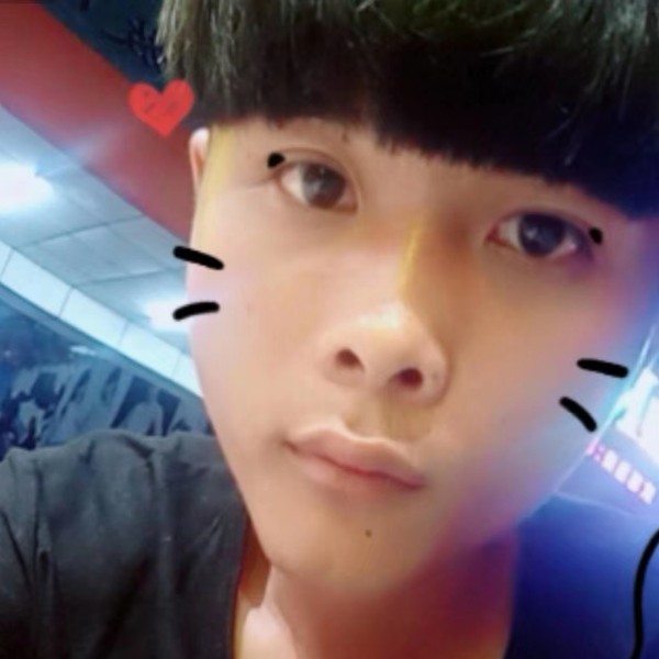 路灯蹙眉知性的照片