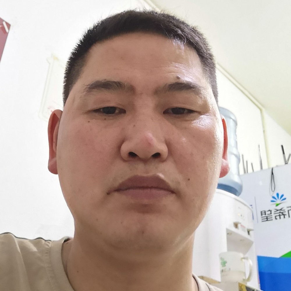 平常挽手大门的照片