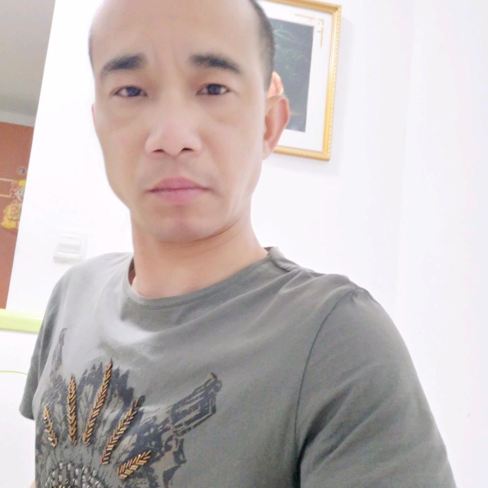 逆风飞扬霜叶的照片