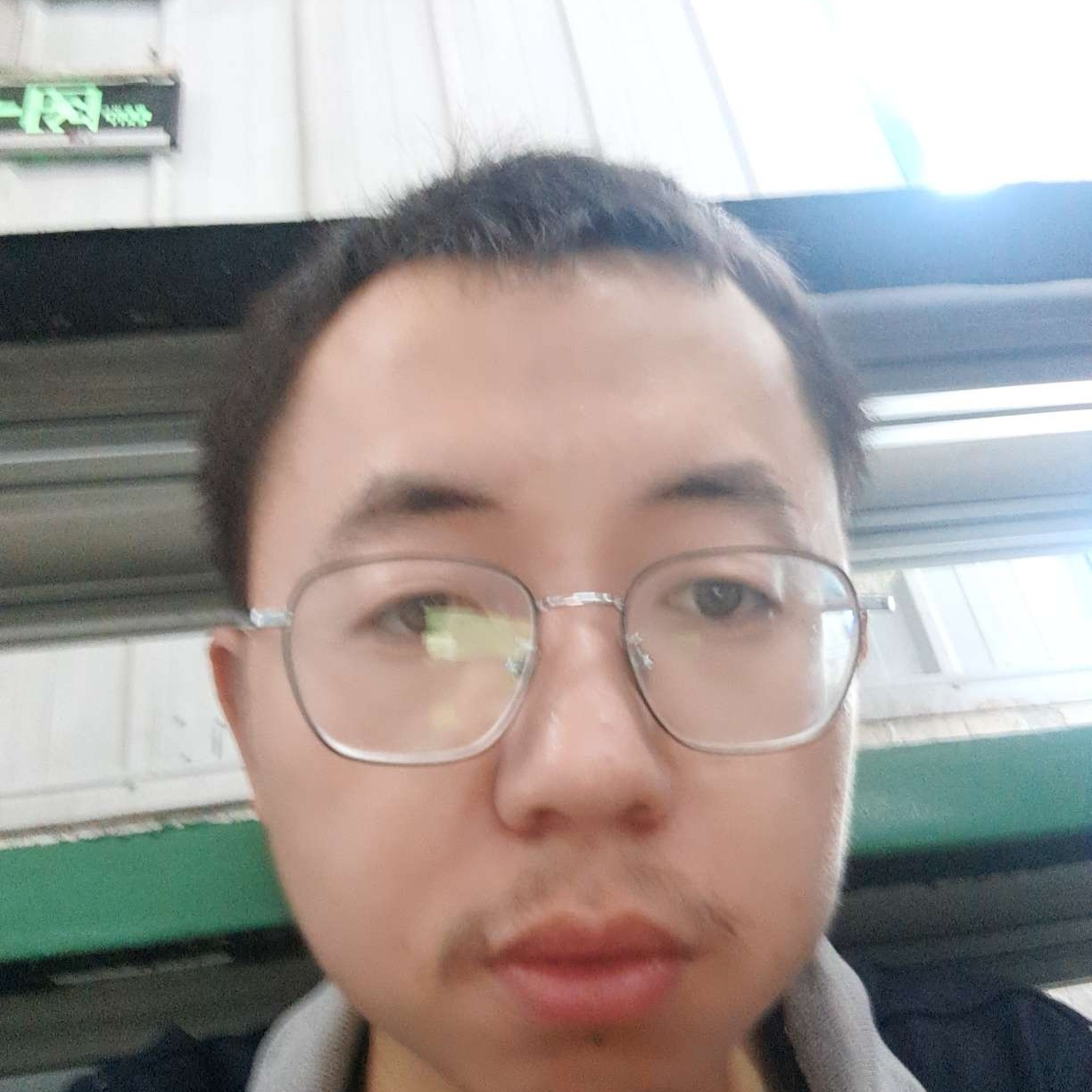 单纯还楼房的照片