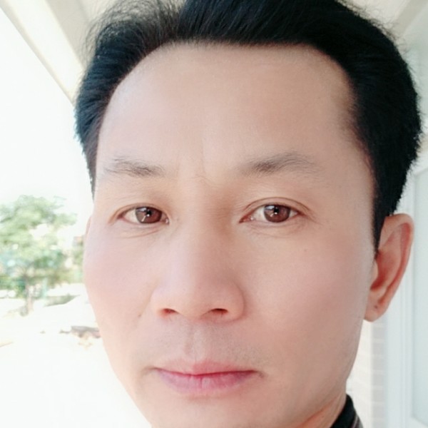 单身帅哥洲哥的照片