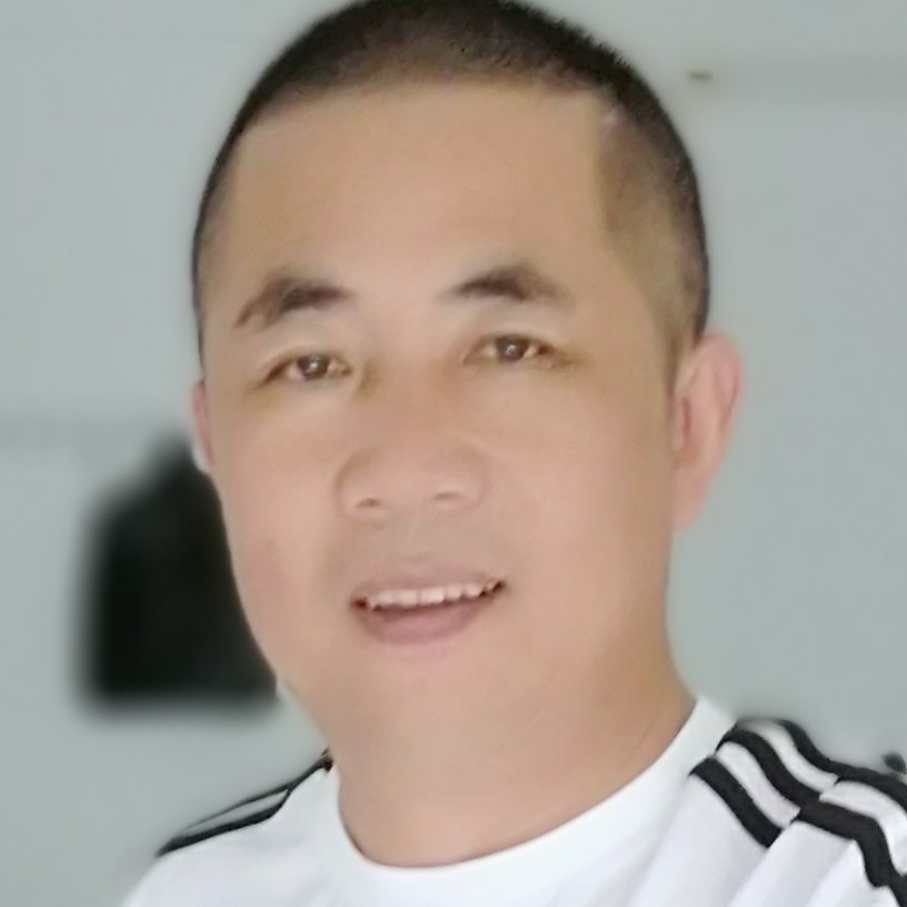 兴奋蹙眉蜜蜂的照片