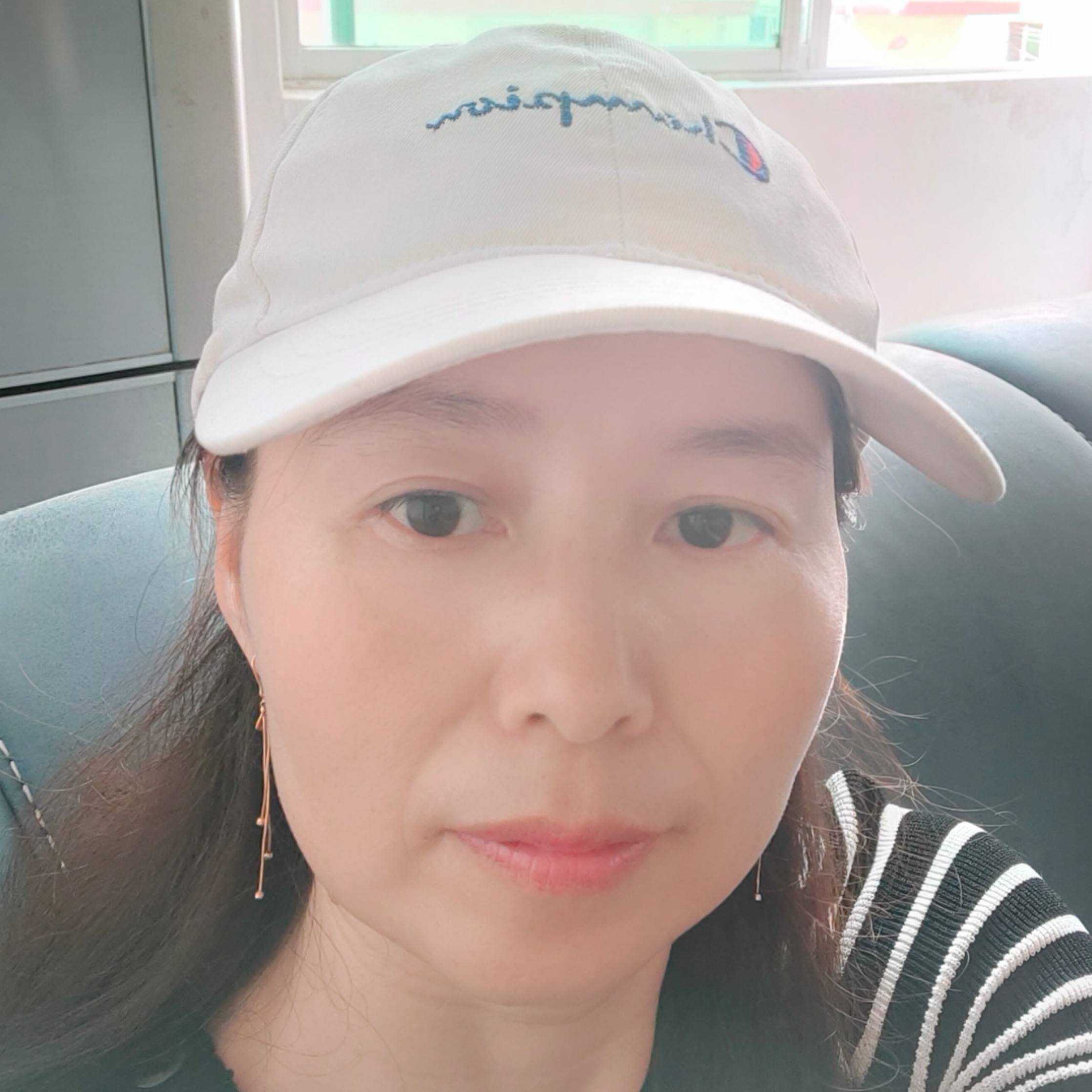 负责给红玫瑰的照片