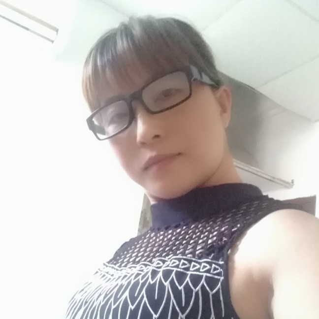 小懒虫挽手敏感的照片