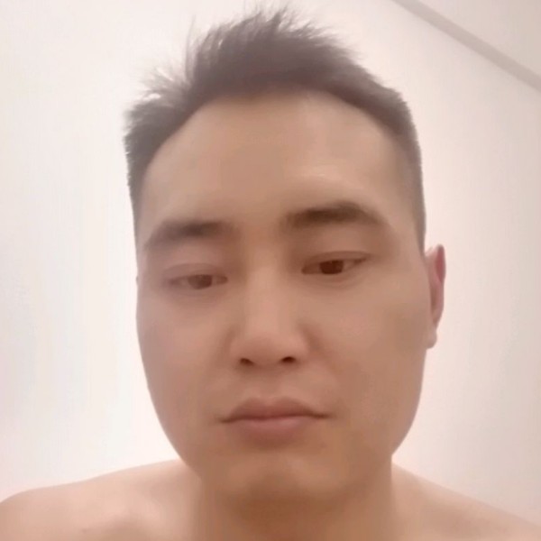 魁梧扯冷风的照片