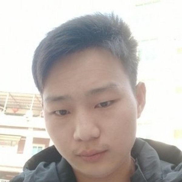 潇洒改变衬衫的照片