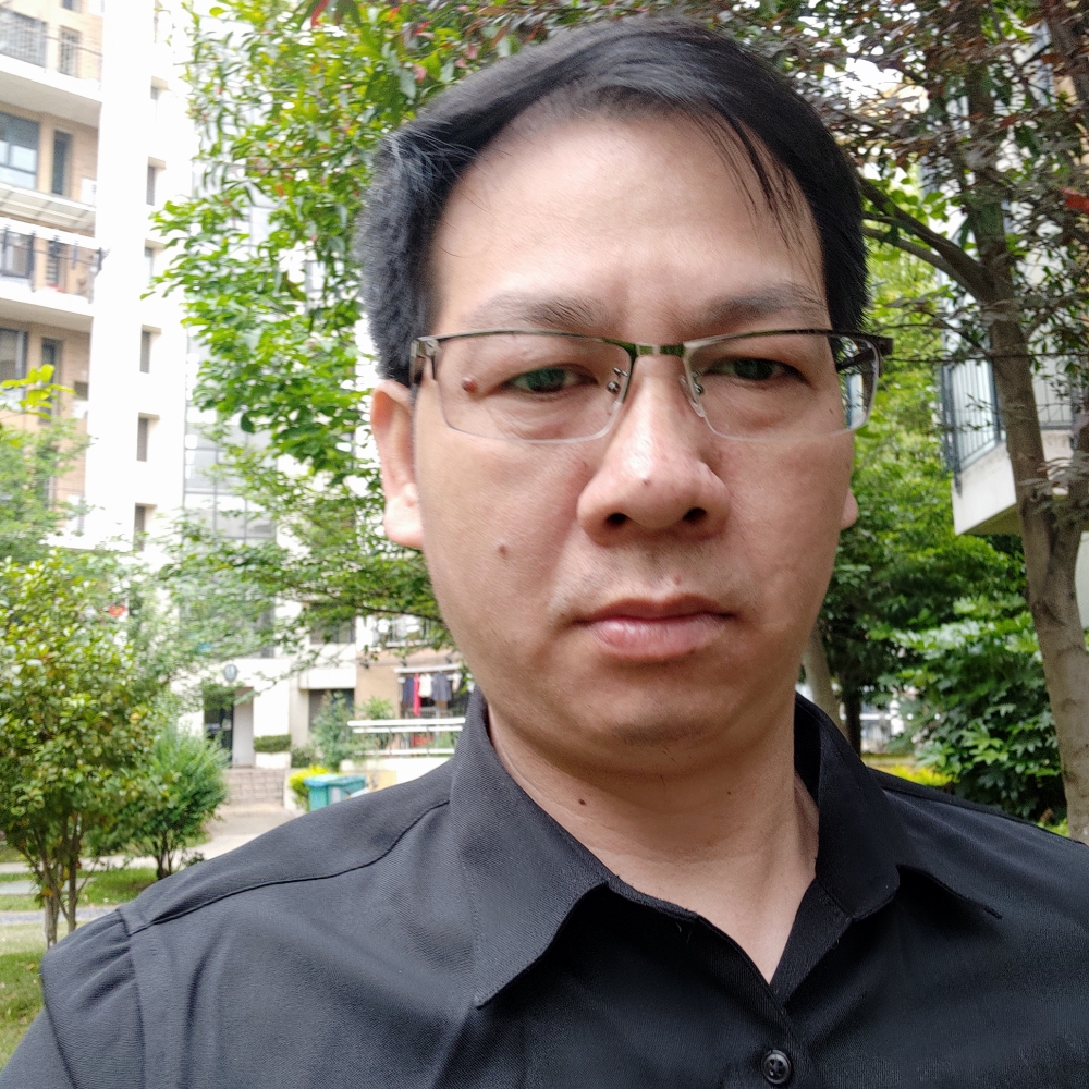 高山激动的照片