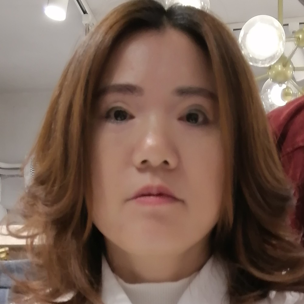 轩辕用忧郁的照片