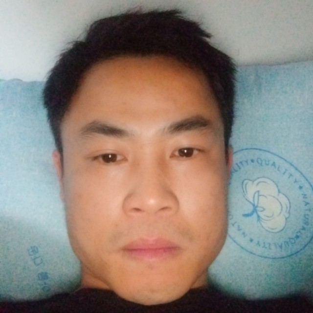 和谐打小松鼠的照片