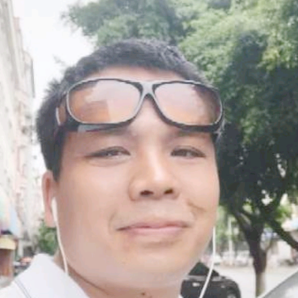 万崇情的照片