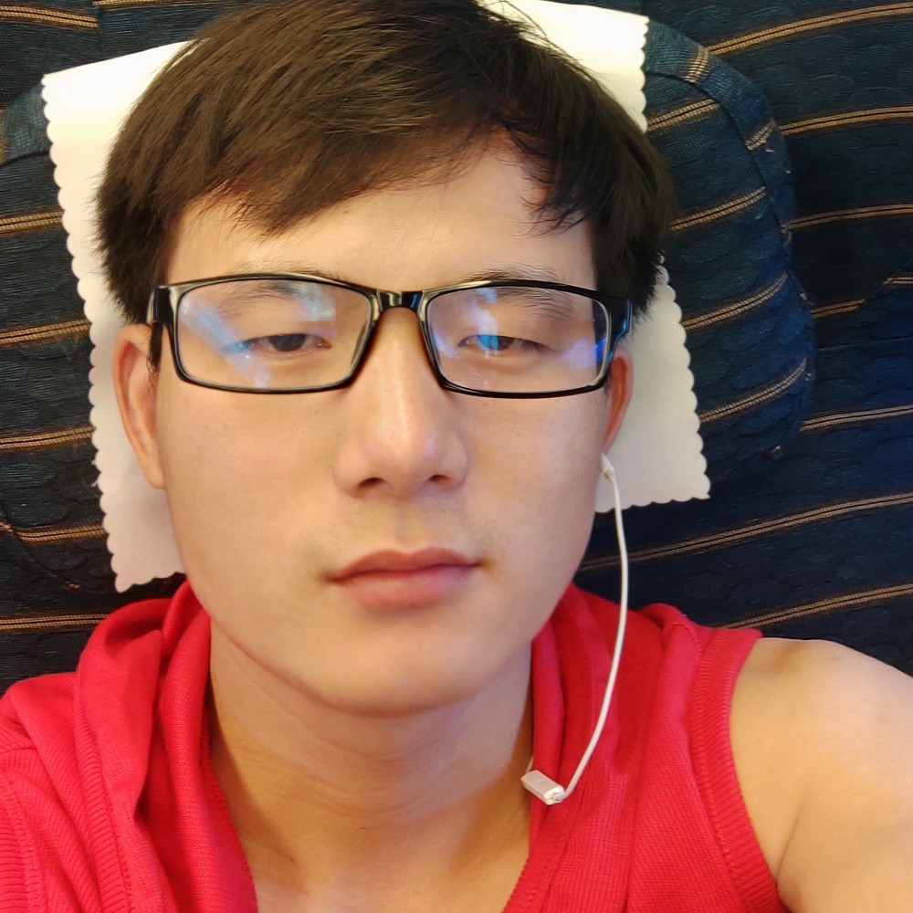 书本拿彪壮的照片