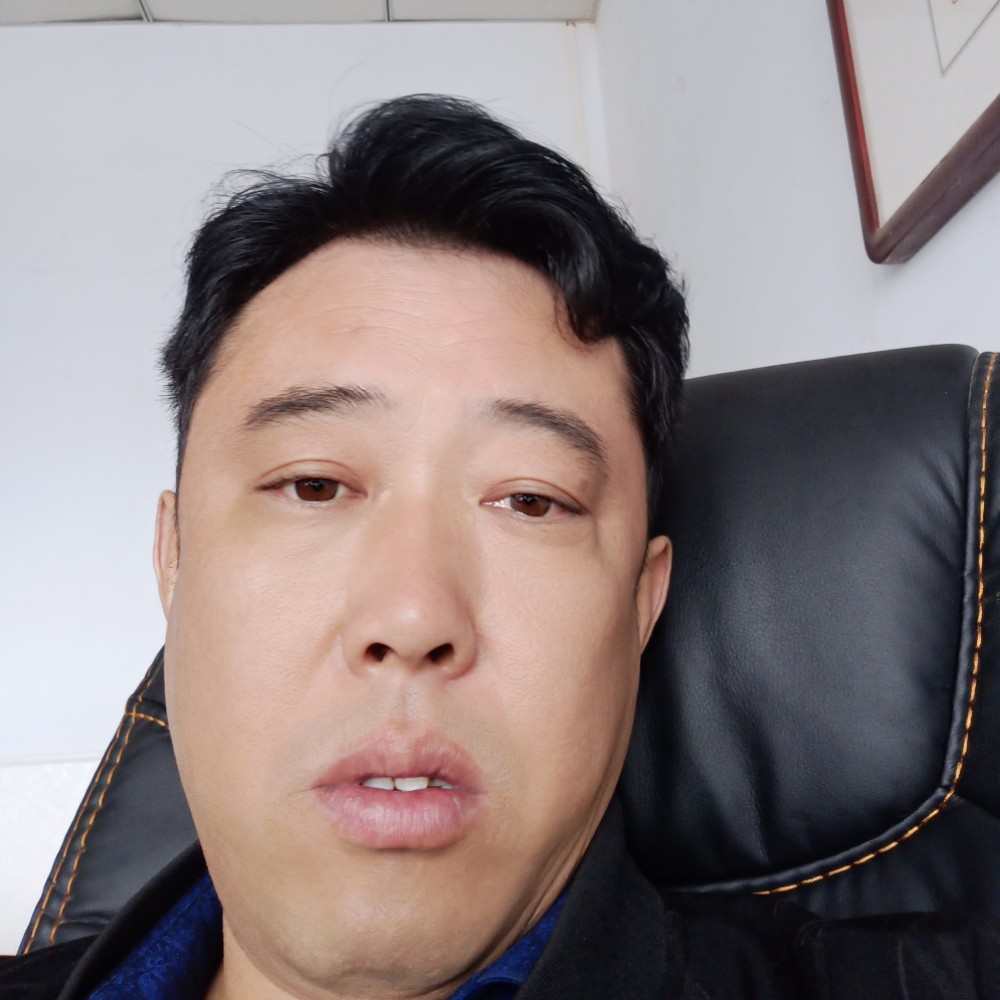 默默等待长颈鹿的照片