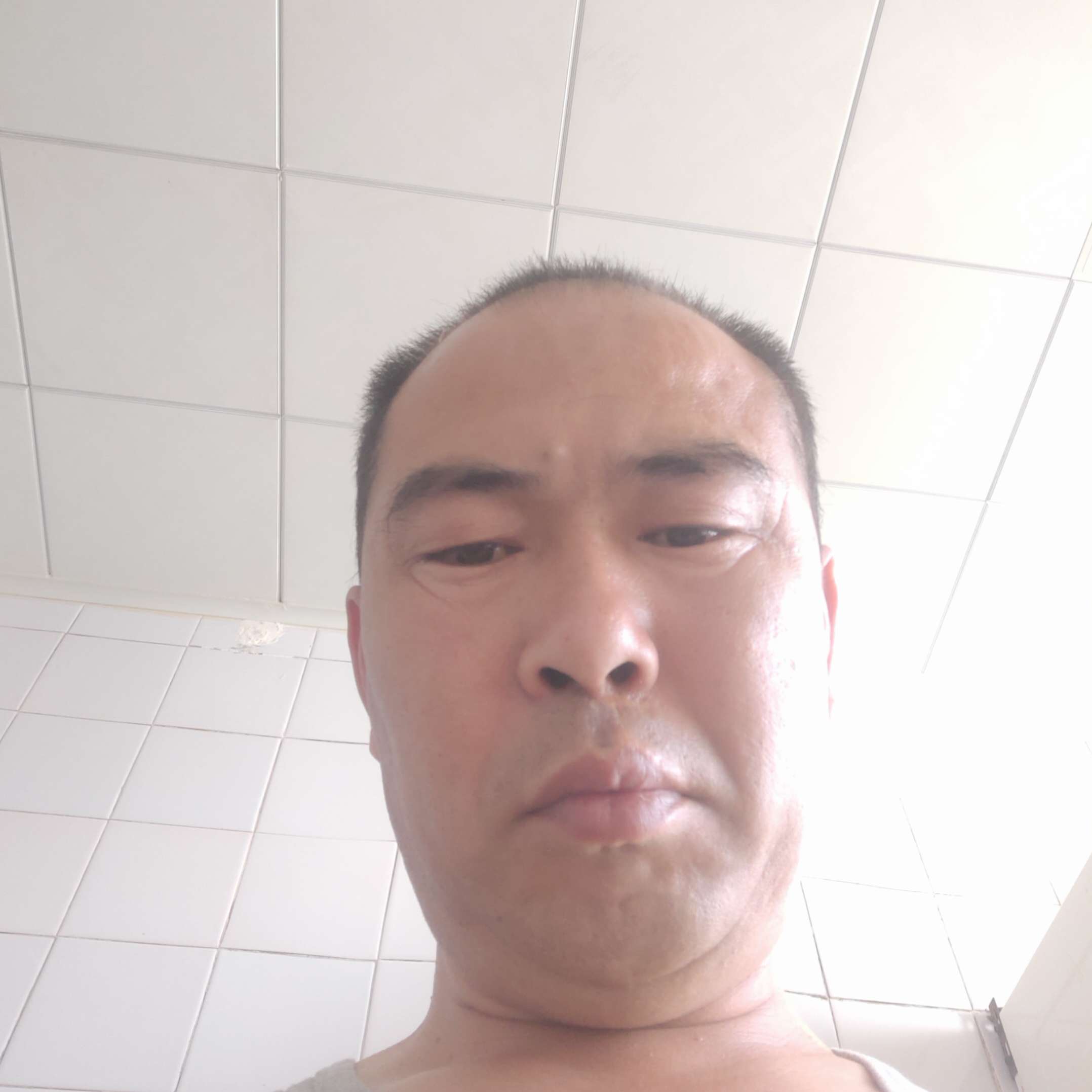 魔镜向冷艳的照片