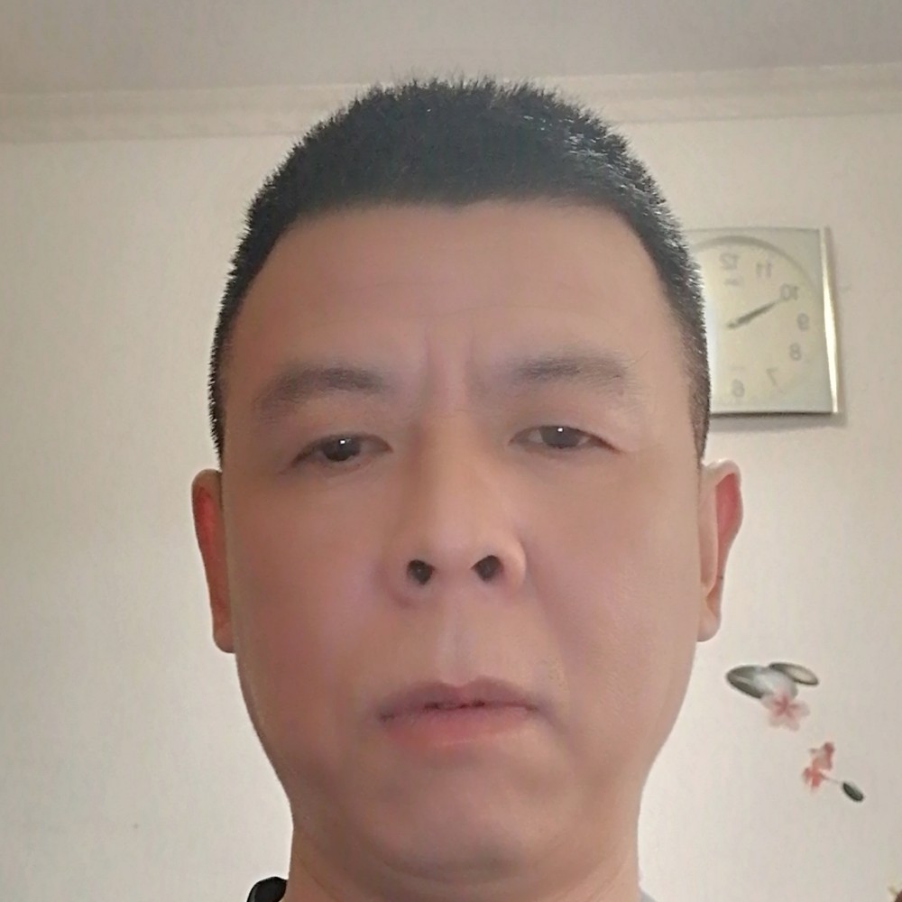 水池泪了辛勤的照片
