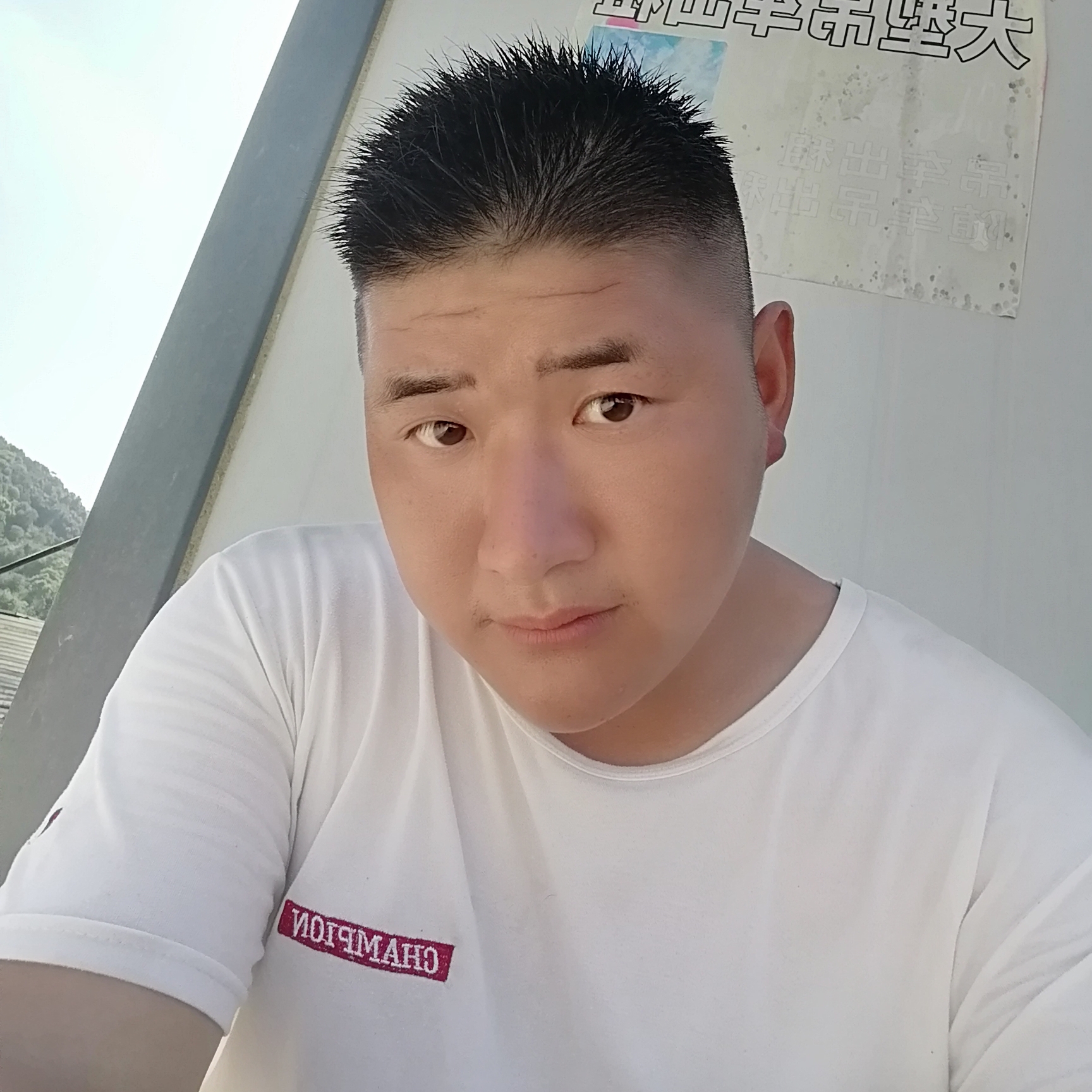 晨曦用含糊的照片