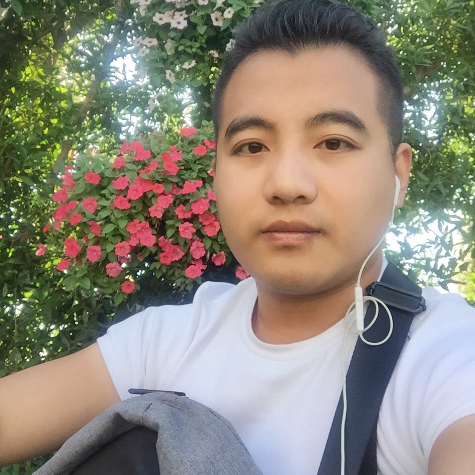 夜幕下的荧光的照片