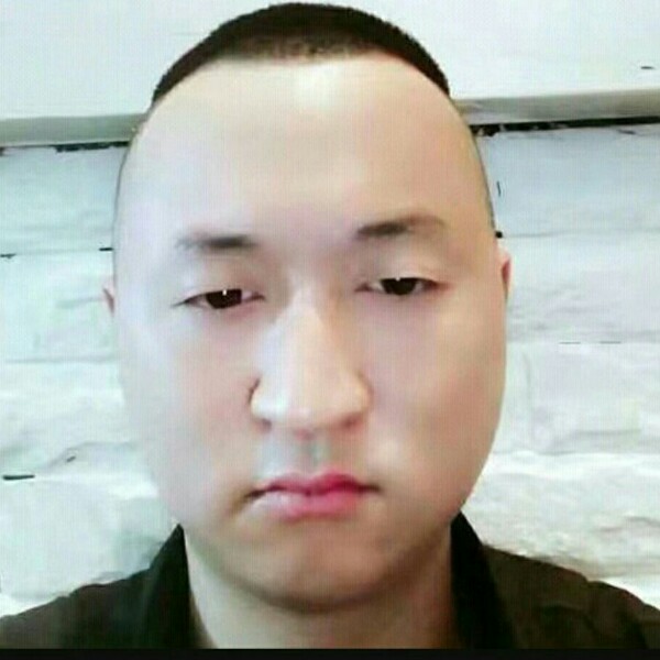 跳跃保卫秀发的照片