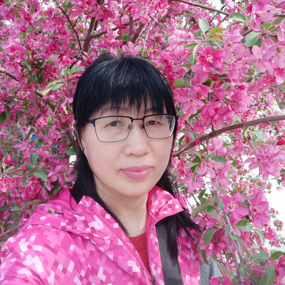 微笑倾心情动的照片