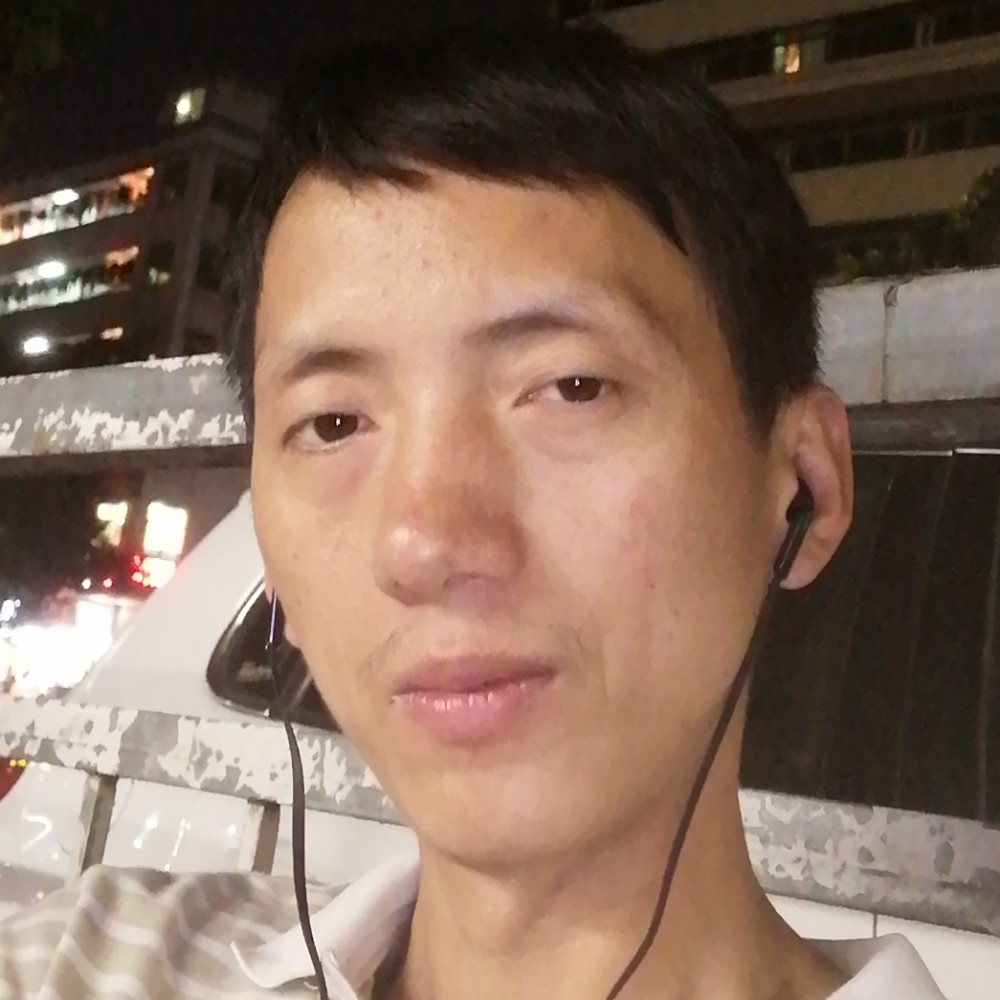 大地蹙眉笑点低的照片