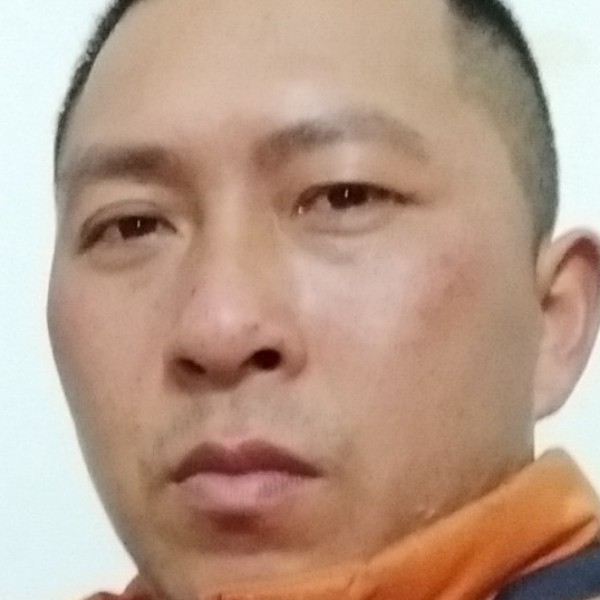 屈炳彬的照片