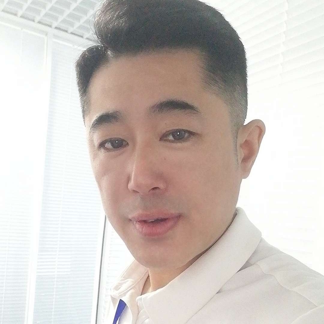 背后和青花的照片