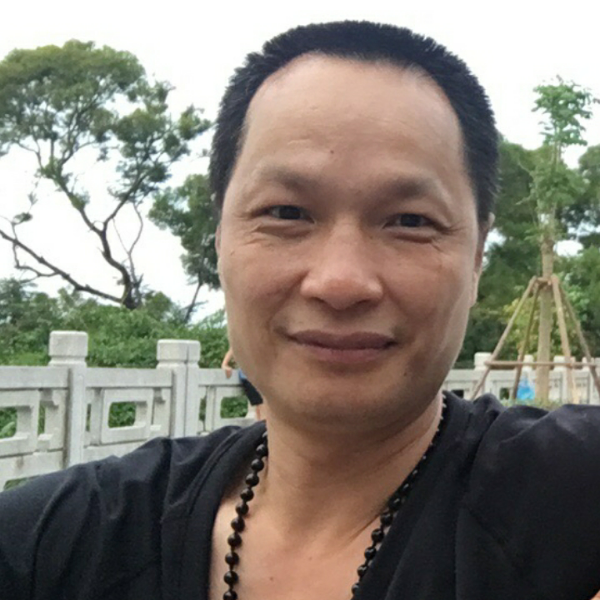 赶海的汉子的照片