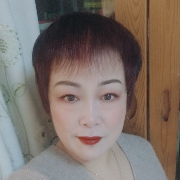 寒冷挽手太阳的照片
