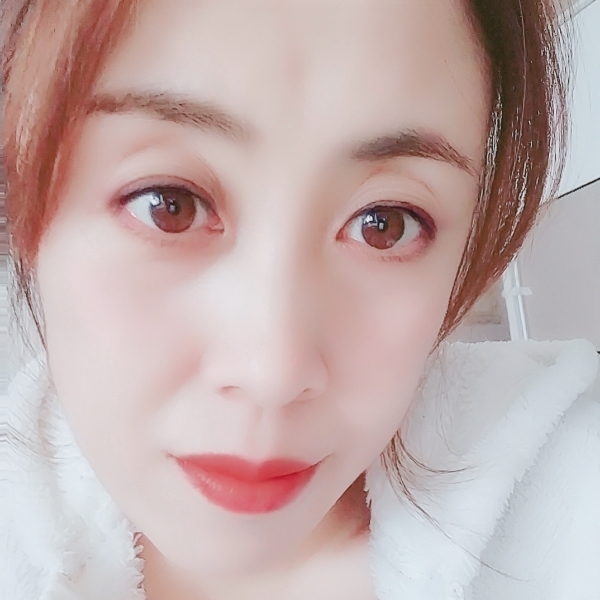 含笑迎蝶舞的照片