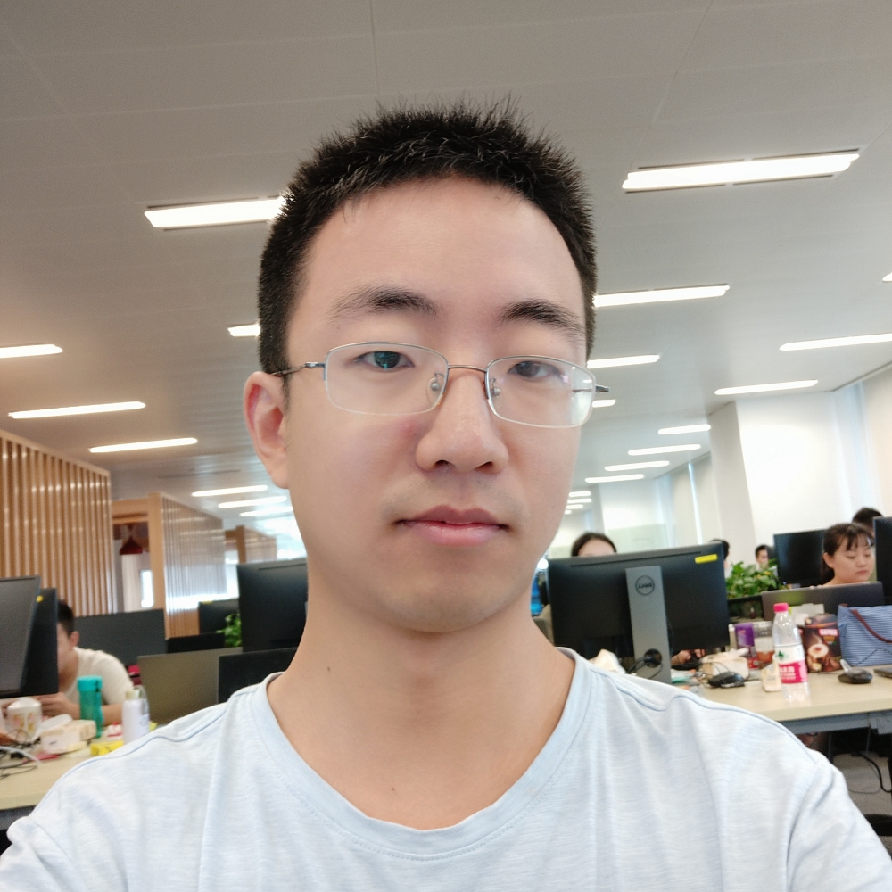 A迷一样的青年的照片