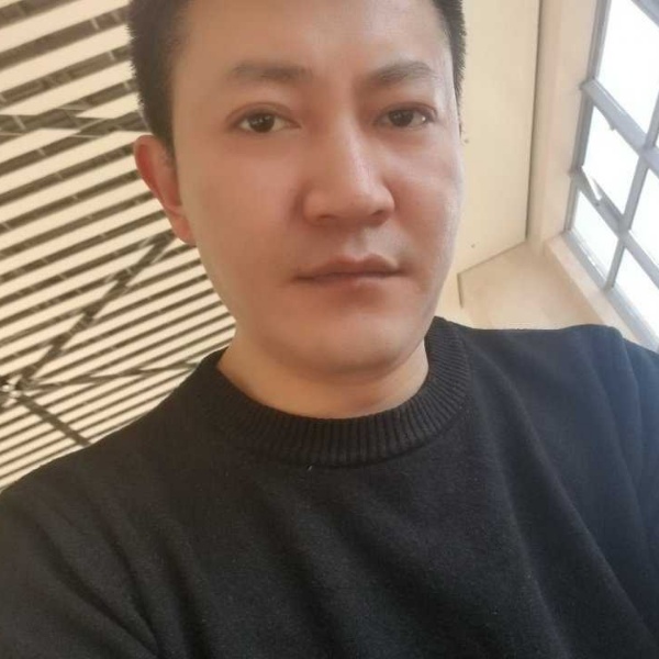 无垠路人,的照片