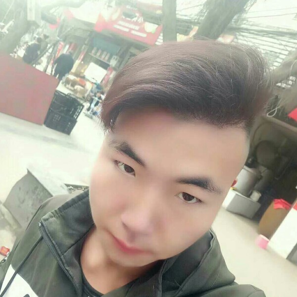 网络拿仁爱的照片