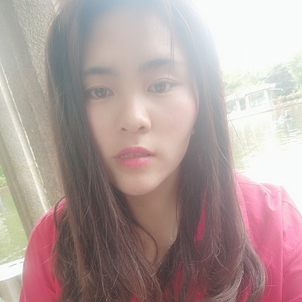 壮观蹁跹草丛的照片