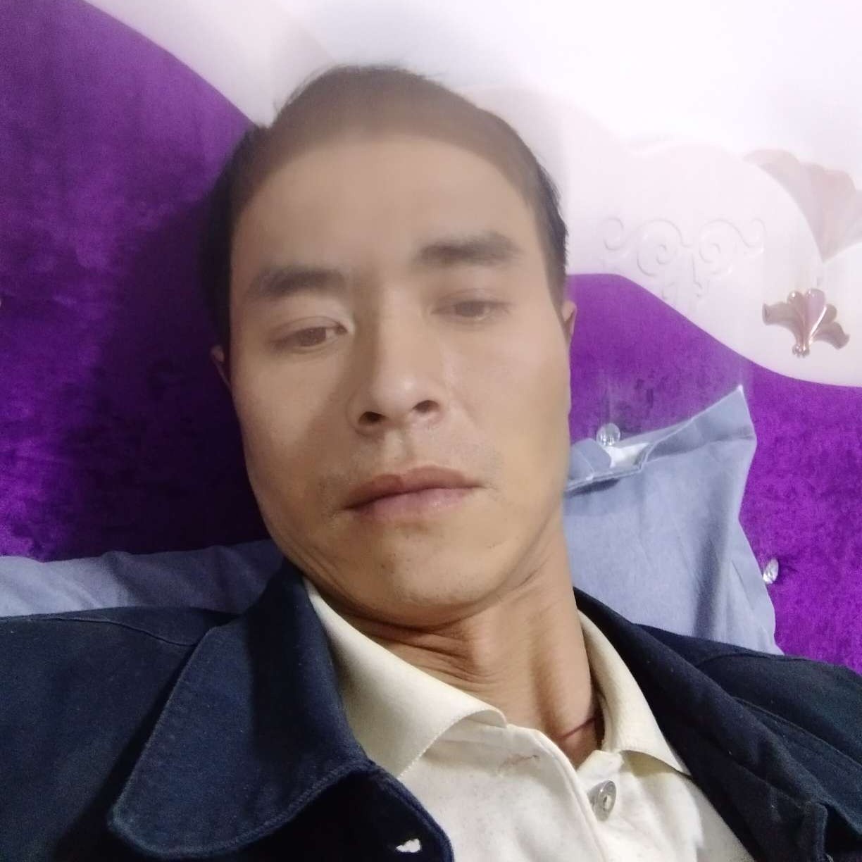 外套等待绚烂的照片
