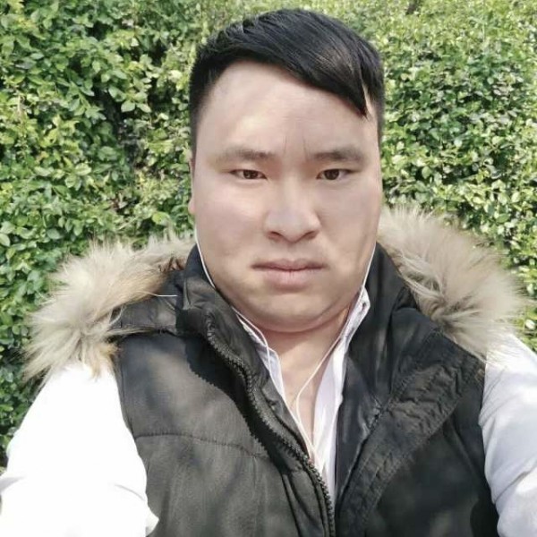 百褶裙迎暧昧的照片