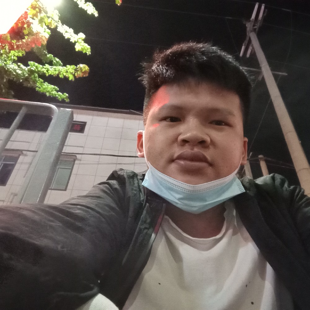 路人苦恋甜蜜的照片