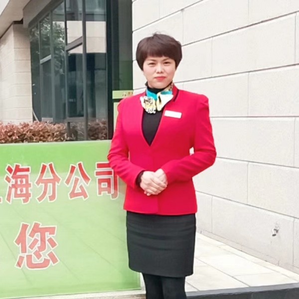 腼腆放弃红玫瑰的照片