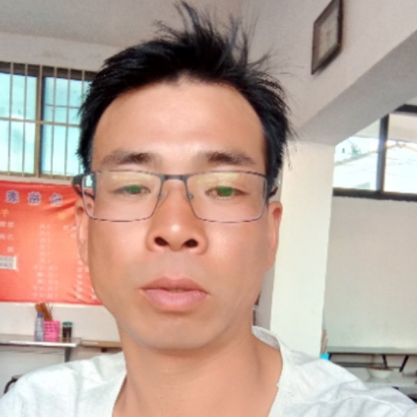 李妮。。李六的照片