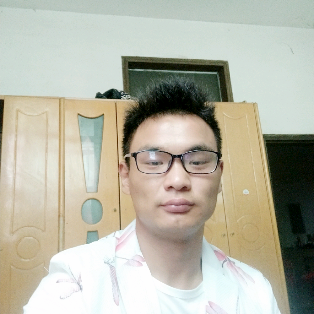 西装方漠然的照片