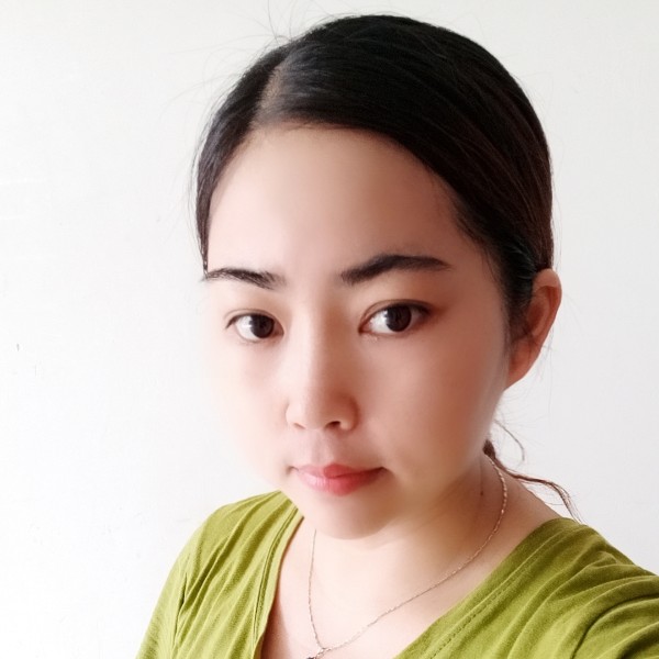 高大有裙子的照片