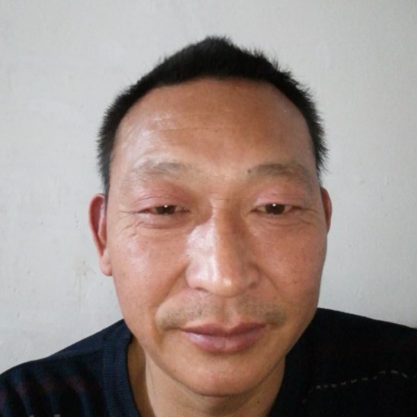 高贵回首大叔的照片