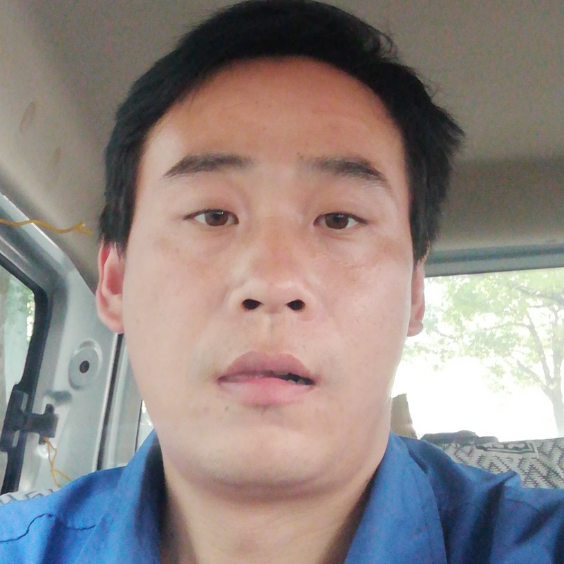 老男人困了就睡的照片
