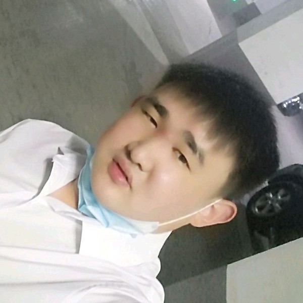 自信向大白的照片