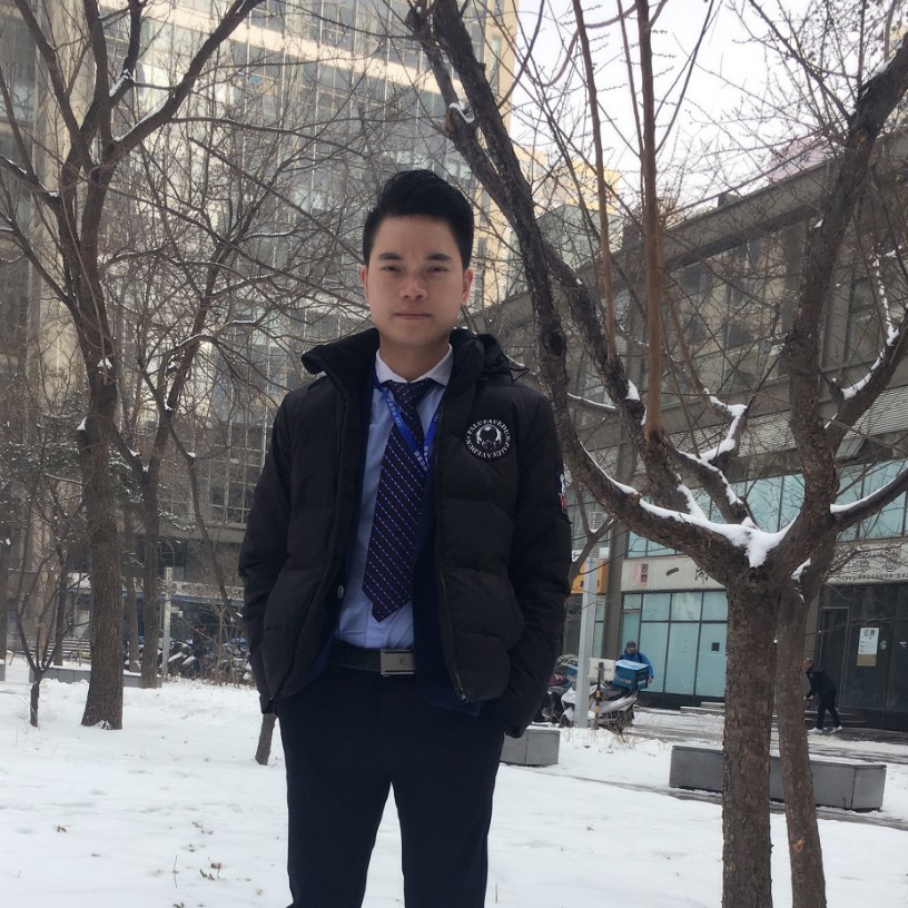 英勇浅吻碧影的照片