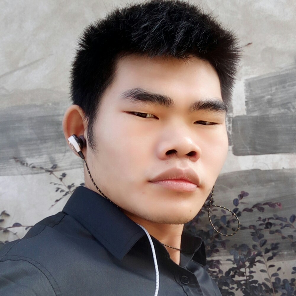 捂心悟明的照片