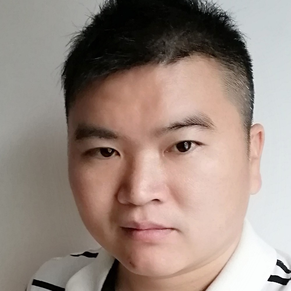 身影迎野性的照片
