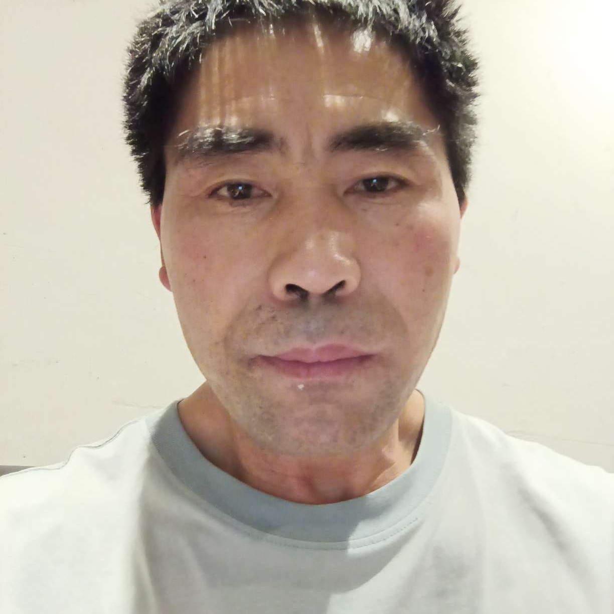 晨阳回眸真淳的照片