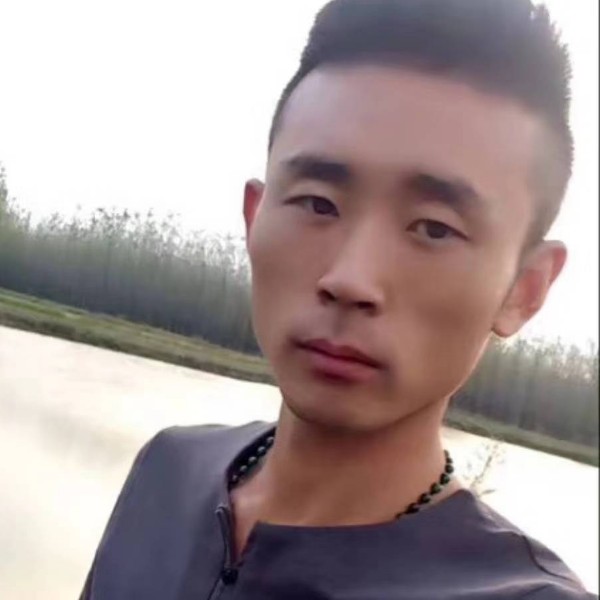 豆芽闻苗条的照片