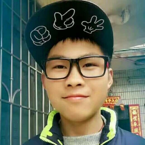 清曲漫步高大的照片