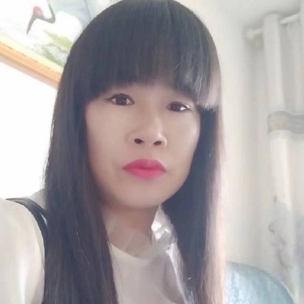 笨笨回首羽裳的照片